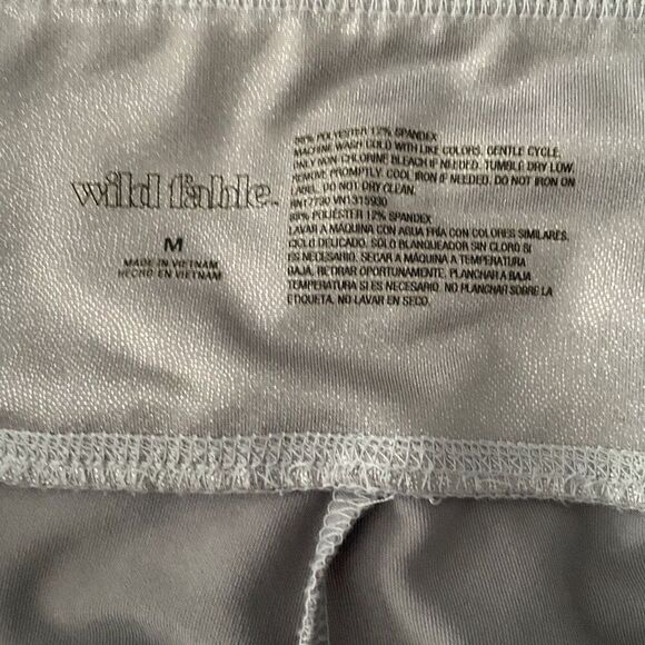 Pre Owned Women’s Wild Fable Shimmering Silver Leggings Sz Med Comfort Activewea - Picture 2 of 4
